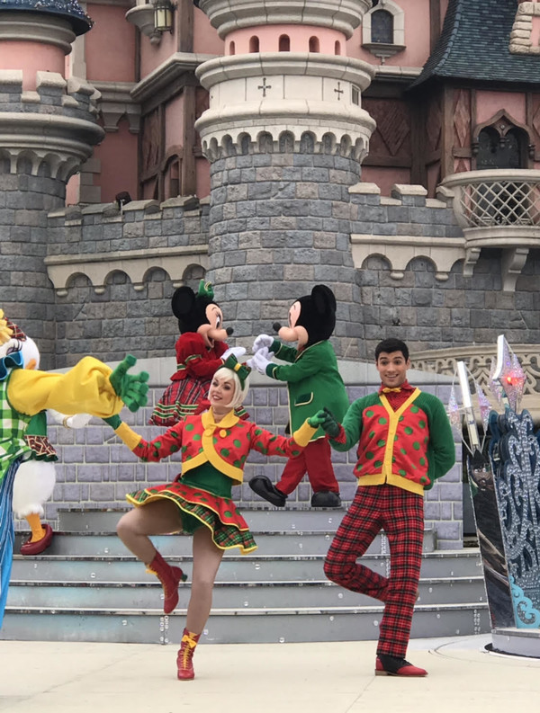 AYNACI AILESI ILE PARIS GEZISI